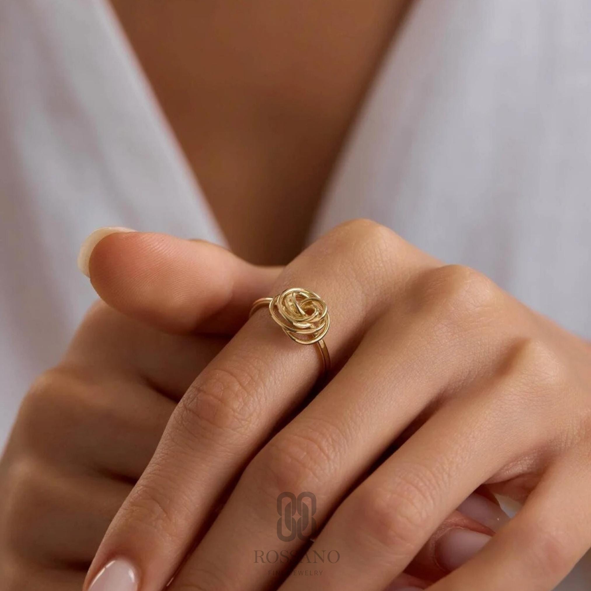 14K Gold Rose Wire Ring, Minimalist Floral Wire Ring, Dainty Handmade Gold Ring, Thin Stackable Ring, Elegant Jewelry, Gift for Her