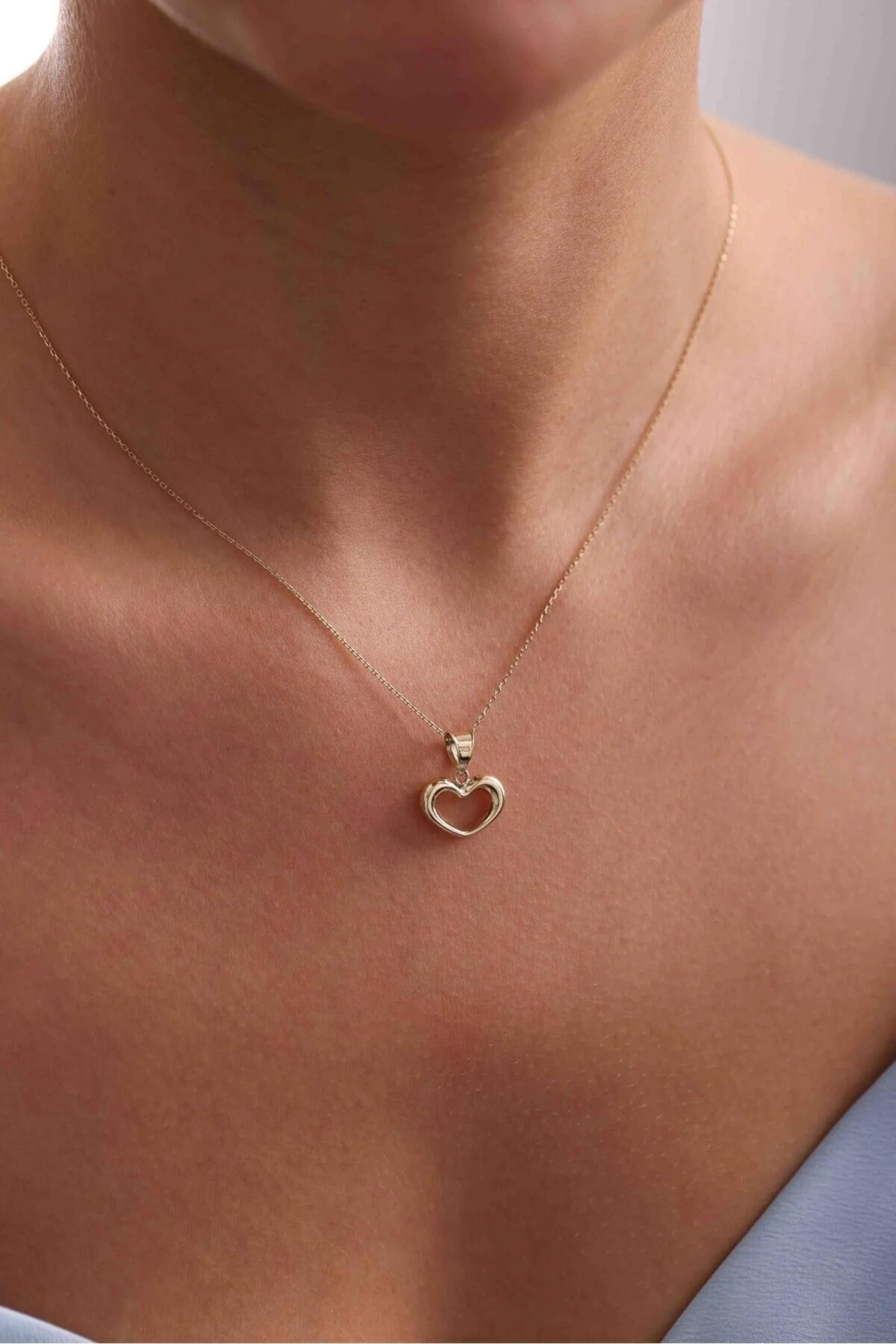 14K Gold Heart Necklace, Dainty Gold Necklace, Minimalist Everyday Jewelry, Stackable Gold Necklace, Gift for Her