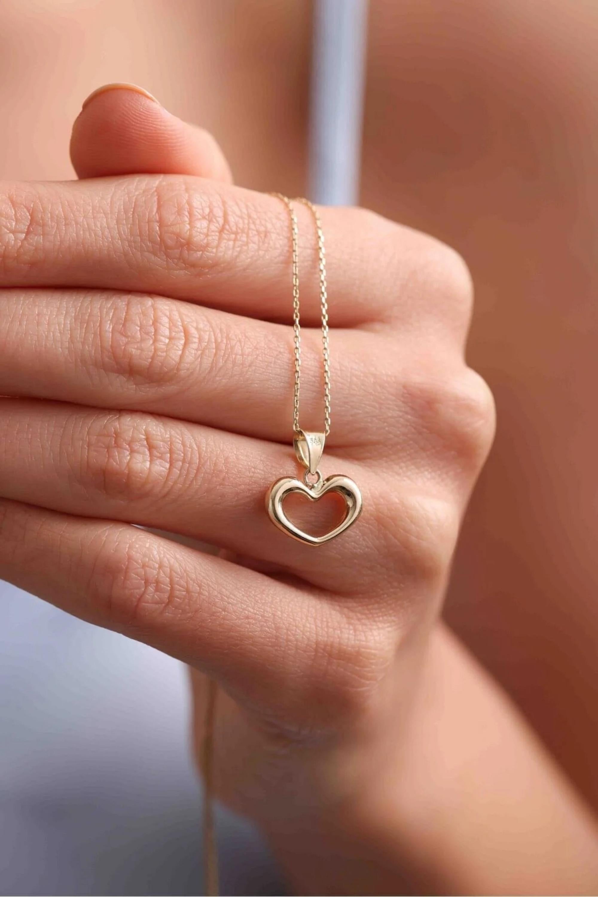 14K Gold Heart Necklace, Dainty Gold Necklace, Minimalist Everyday Jewelry, Stackable Gold Necklace, Gift for Her