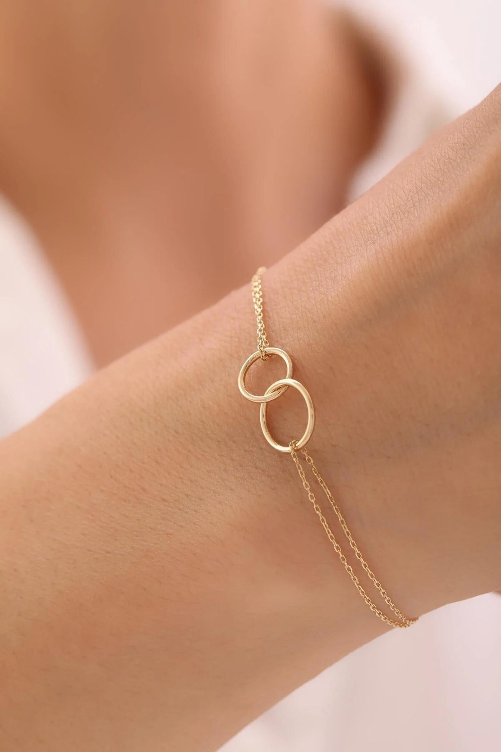 14K Gold Interlocking Bracelet, Dainty Chain Bracelet, Minimalist Everyday Jewelry, Stackable Gold Bracelet, Gift for Her