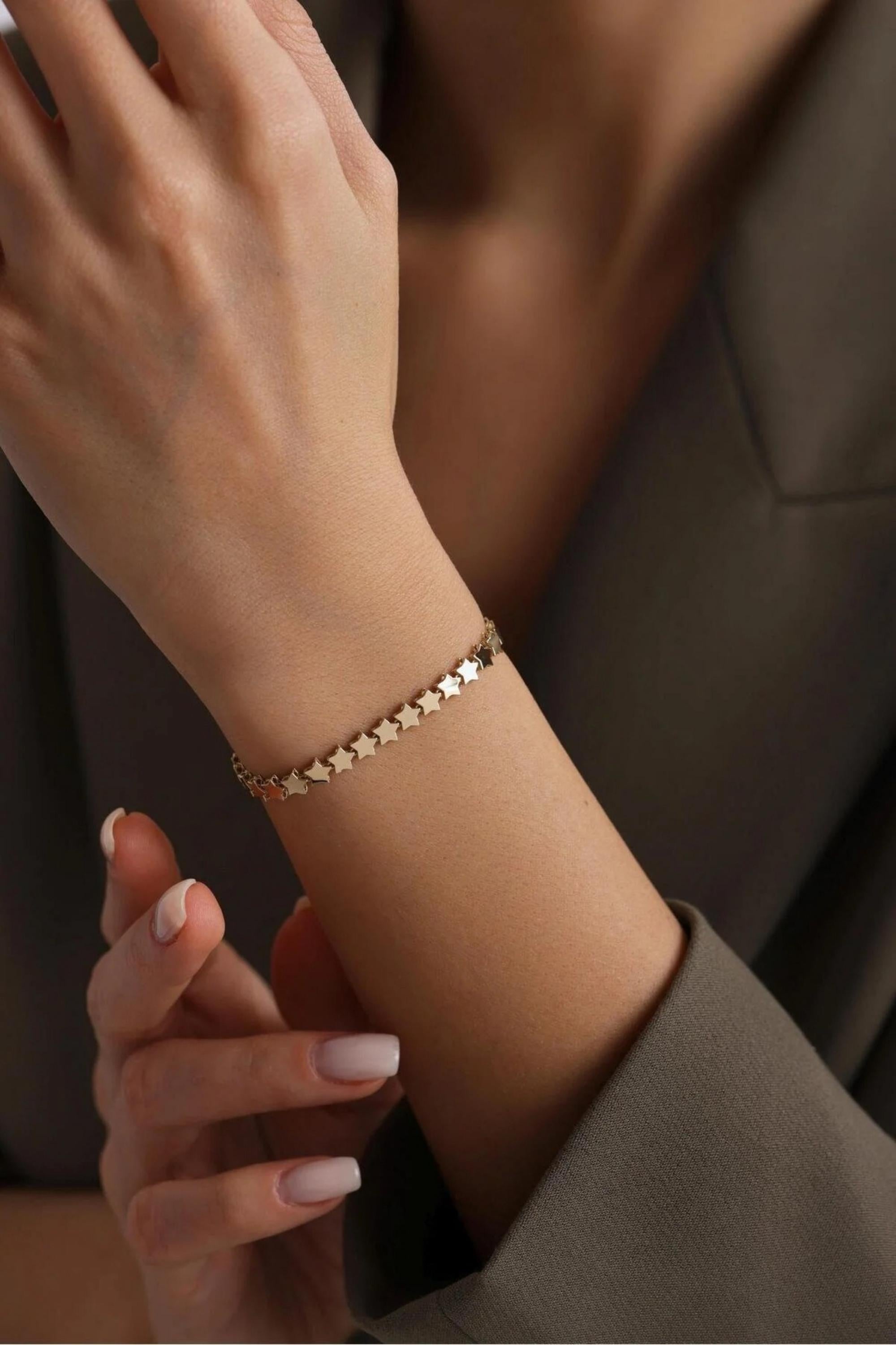 14K Gold Star Chain Bracelet, Dainty Gold Bracelet, Minimalist Everyday Jewelry, Stackable Gold Bracelet, Gift for Her