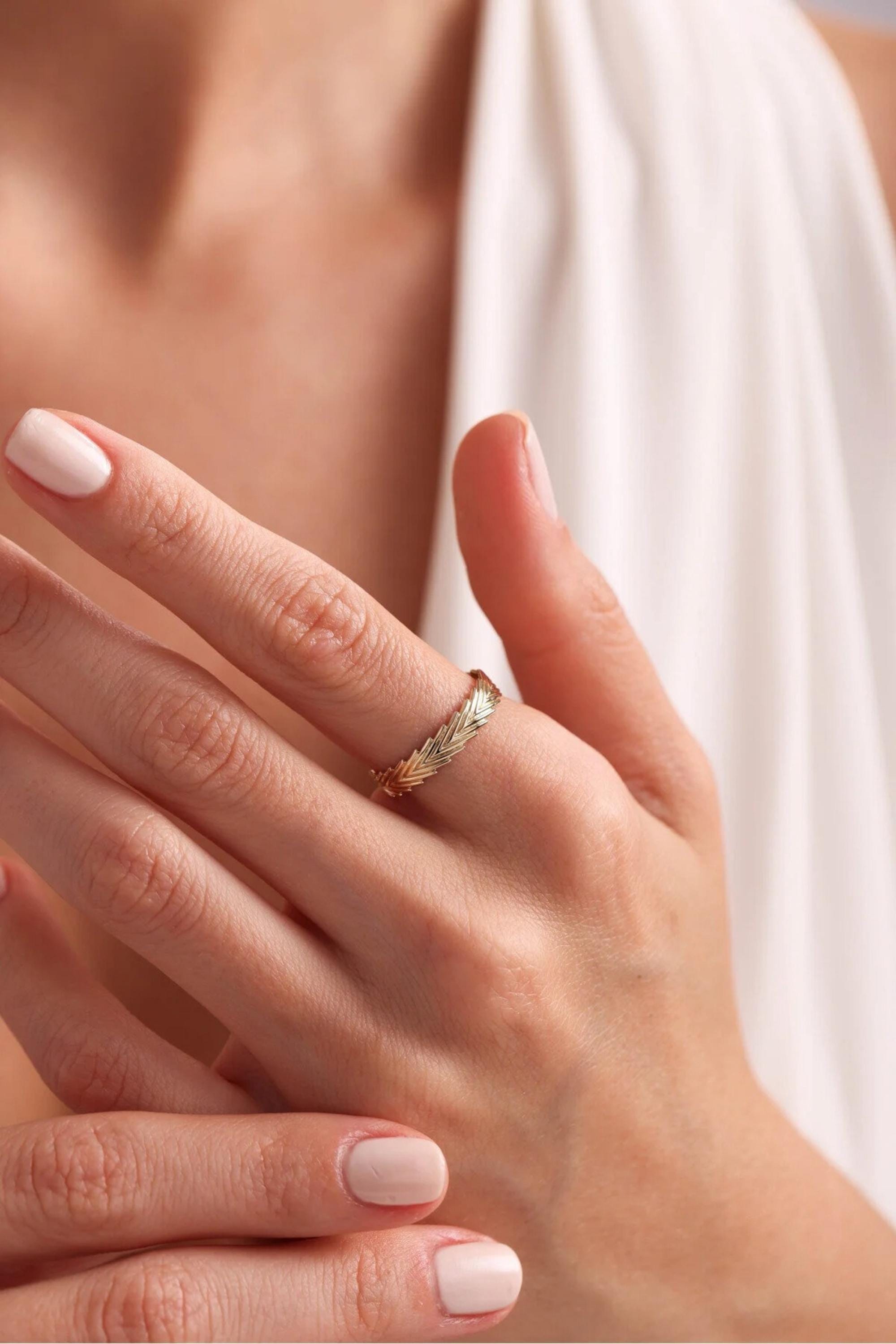 14K Gold Arrow Ring, Minimalist Chevron Ring, Dainty Stackable Gold Band, Everyday Fine Jewelry, Modern Gift for Her