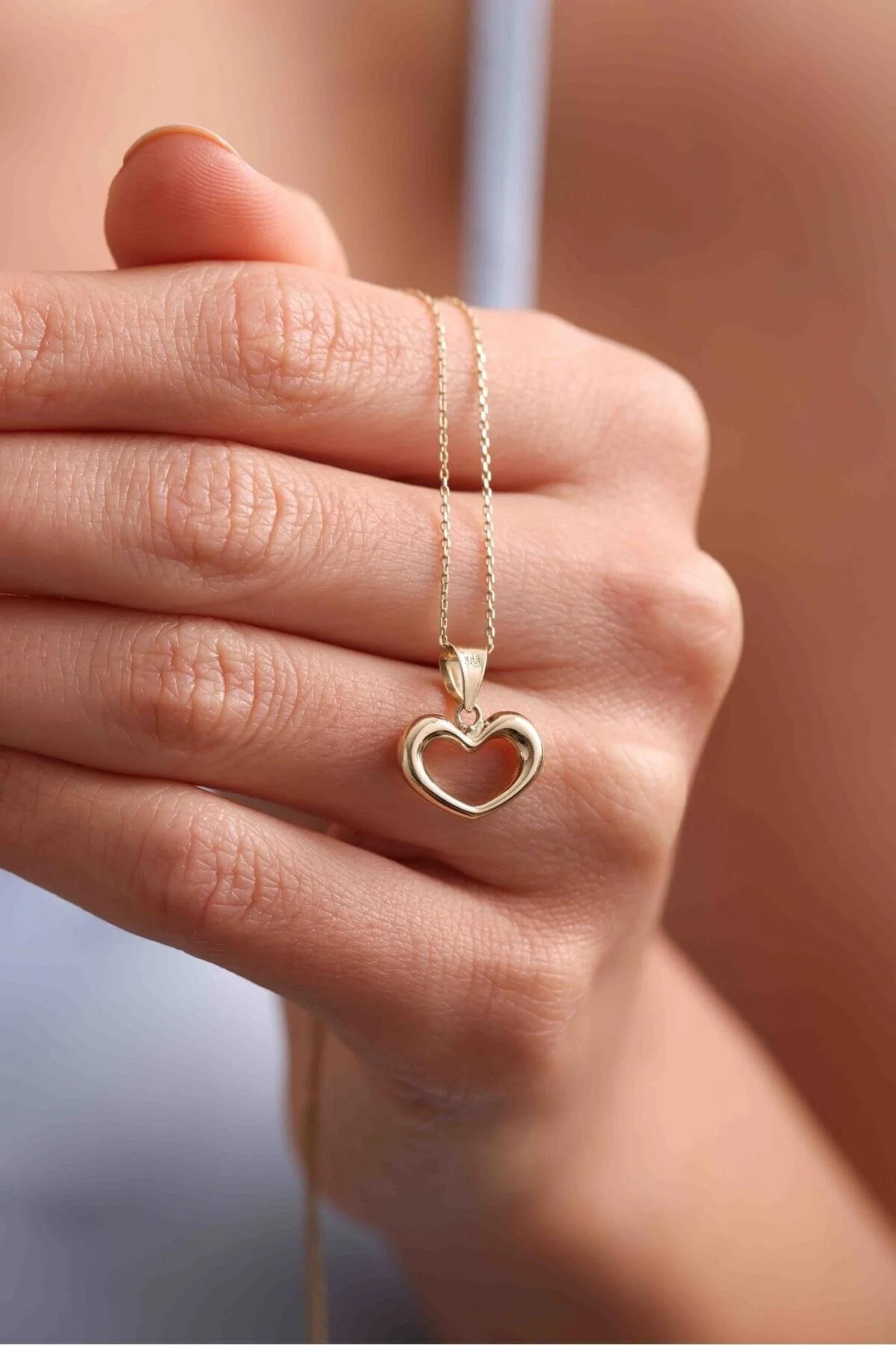 14K Gold Heart Necklace, Dainty Gold Necklace, Minimalist Everyday Jewelry, Stackable Gold Necklace, Gift for Her