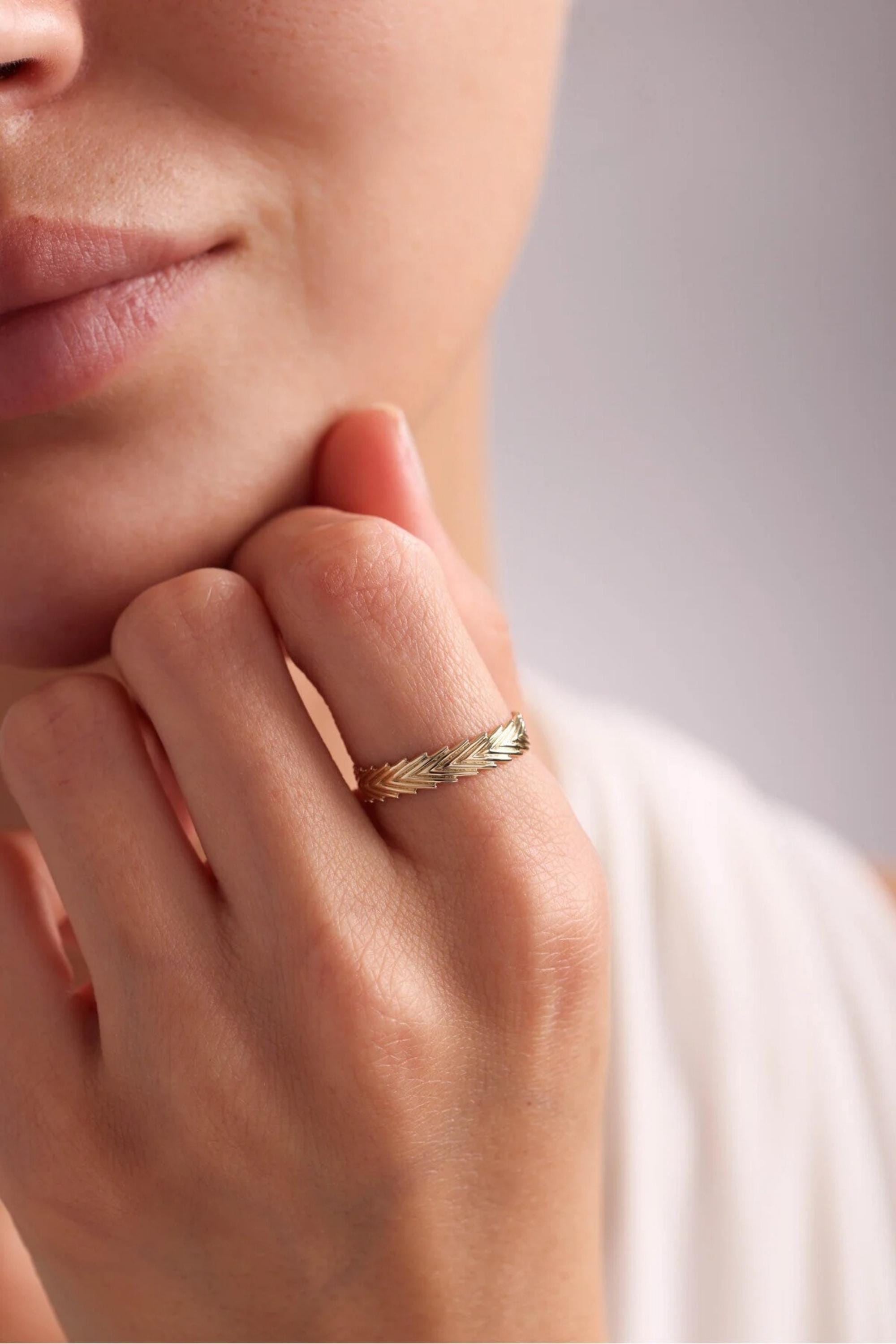 14K Gold Arrow Ring, Minimalist Chevron Ring, Dainty Stackable Gold Band, Everyday Fine Jewelry, Modern Gift for Her