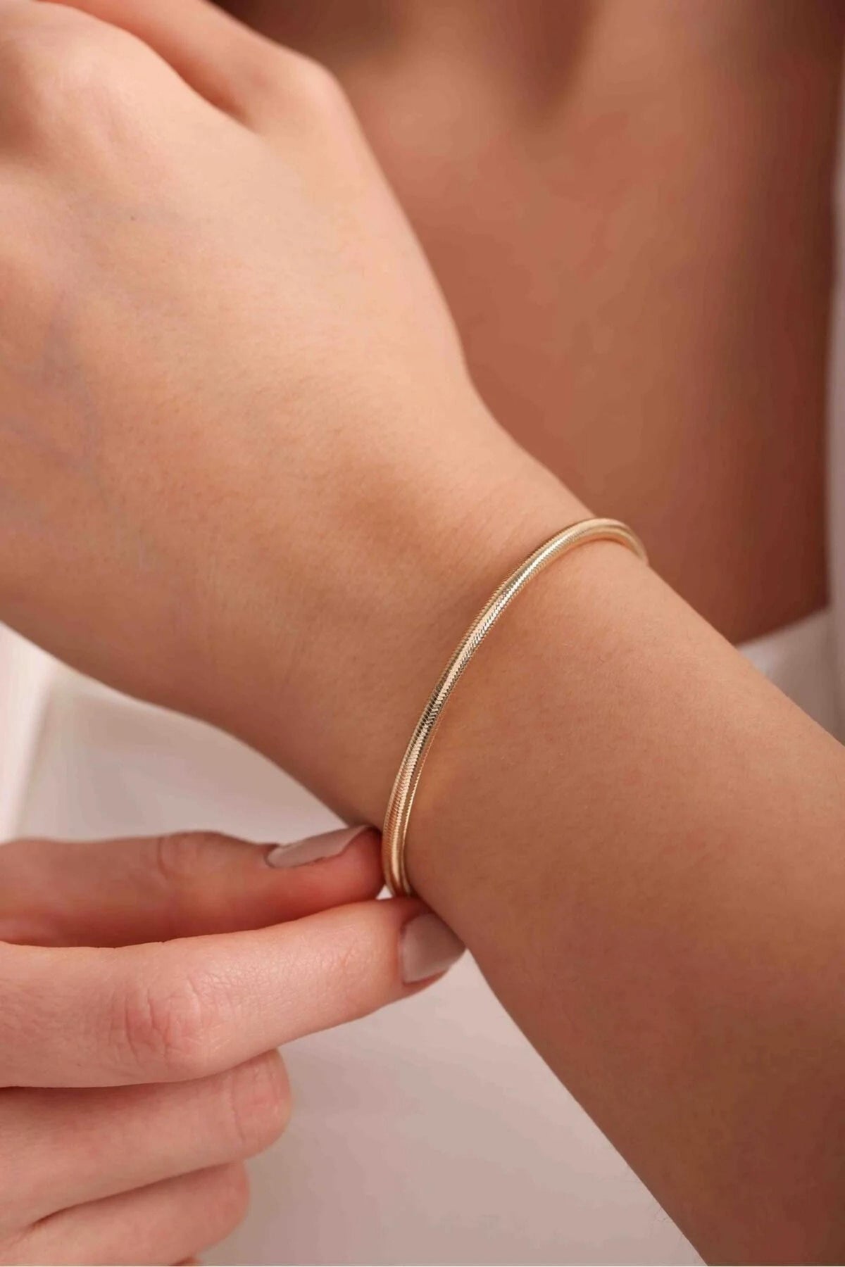 14K Gold Stretch Bracelet, Elastic Gold Bracelet, One Size Bracelet, Sleek Everyday Jewelry, Stackable Gold Bracelet for Women