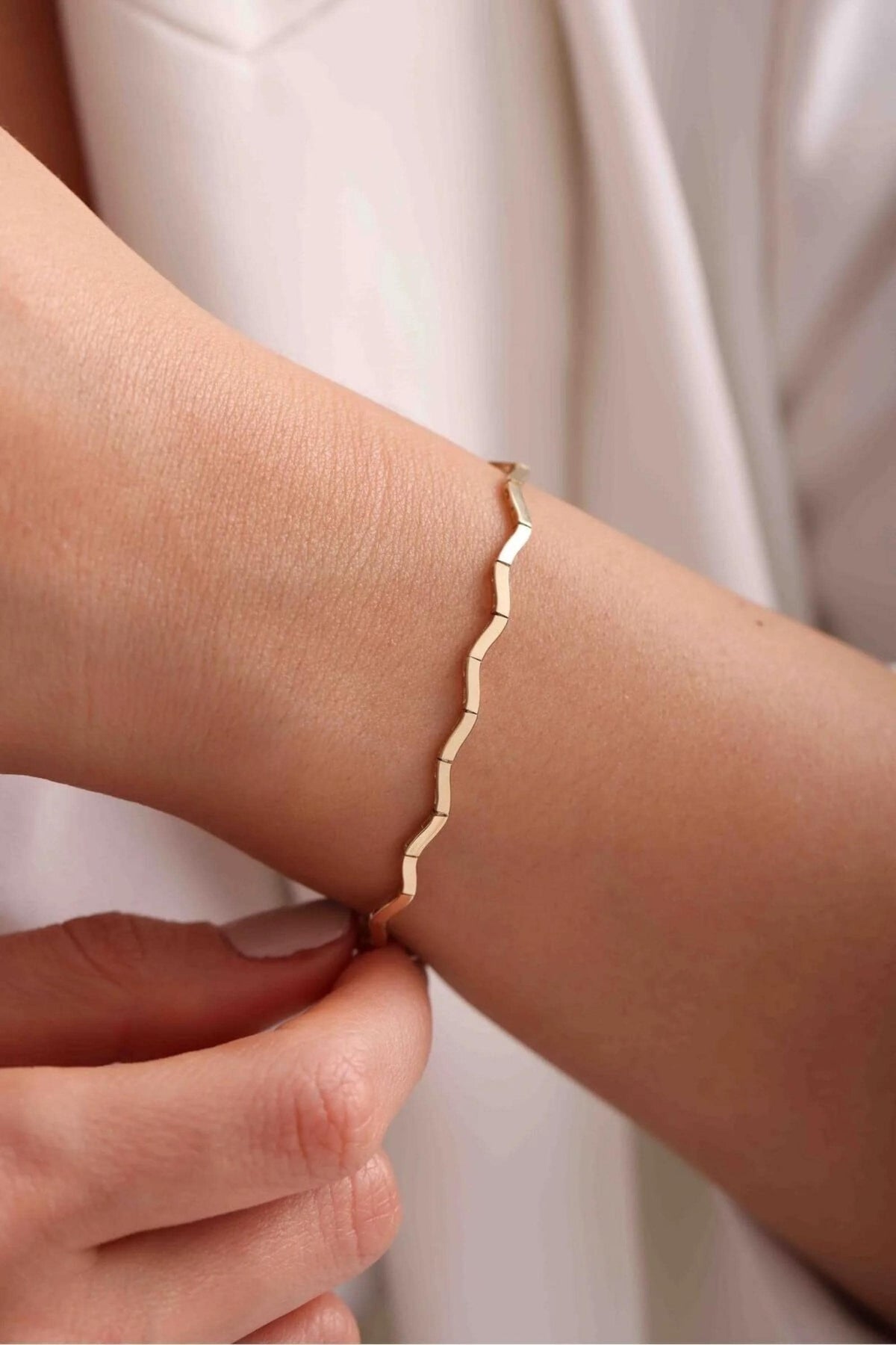 14K Gold Wave Bracelet, Zigzag Gold Bracelet, Modern Geometric Bracelet, Minimalist Statement Jewelry, Everyday Gift for Women
