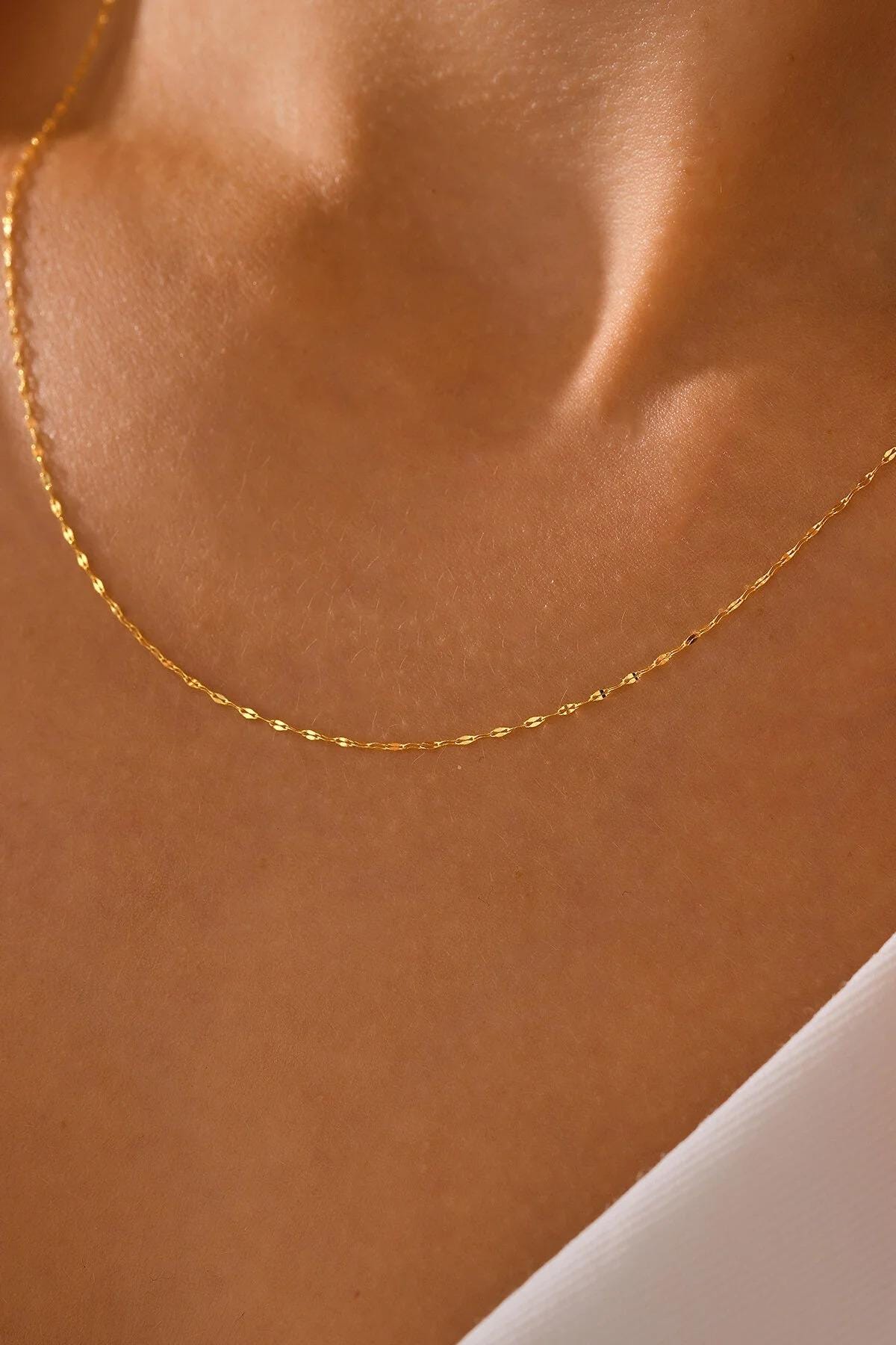 14K Gold Sequin Necklace, Disc Link Gold Chain, Shimmering Dainty Necklace, Elegant Layering Jewelry, Delicate Everyday Gift for Women