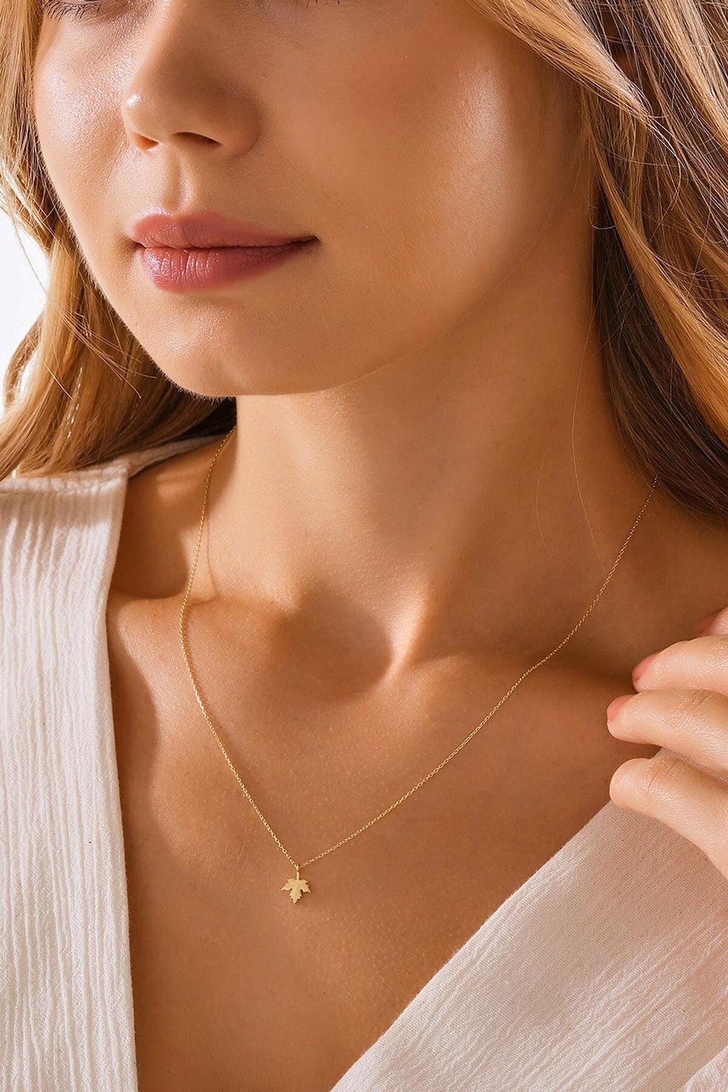 14K Gold Maple Leaf Necklace, Nature Inspired Gold Pendant, Dainty Leaf Chain Necklace, Botanical Jewelry, Elegant Gift for Women