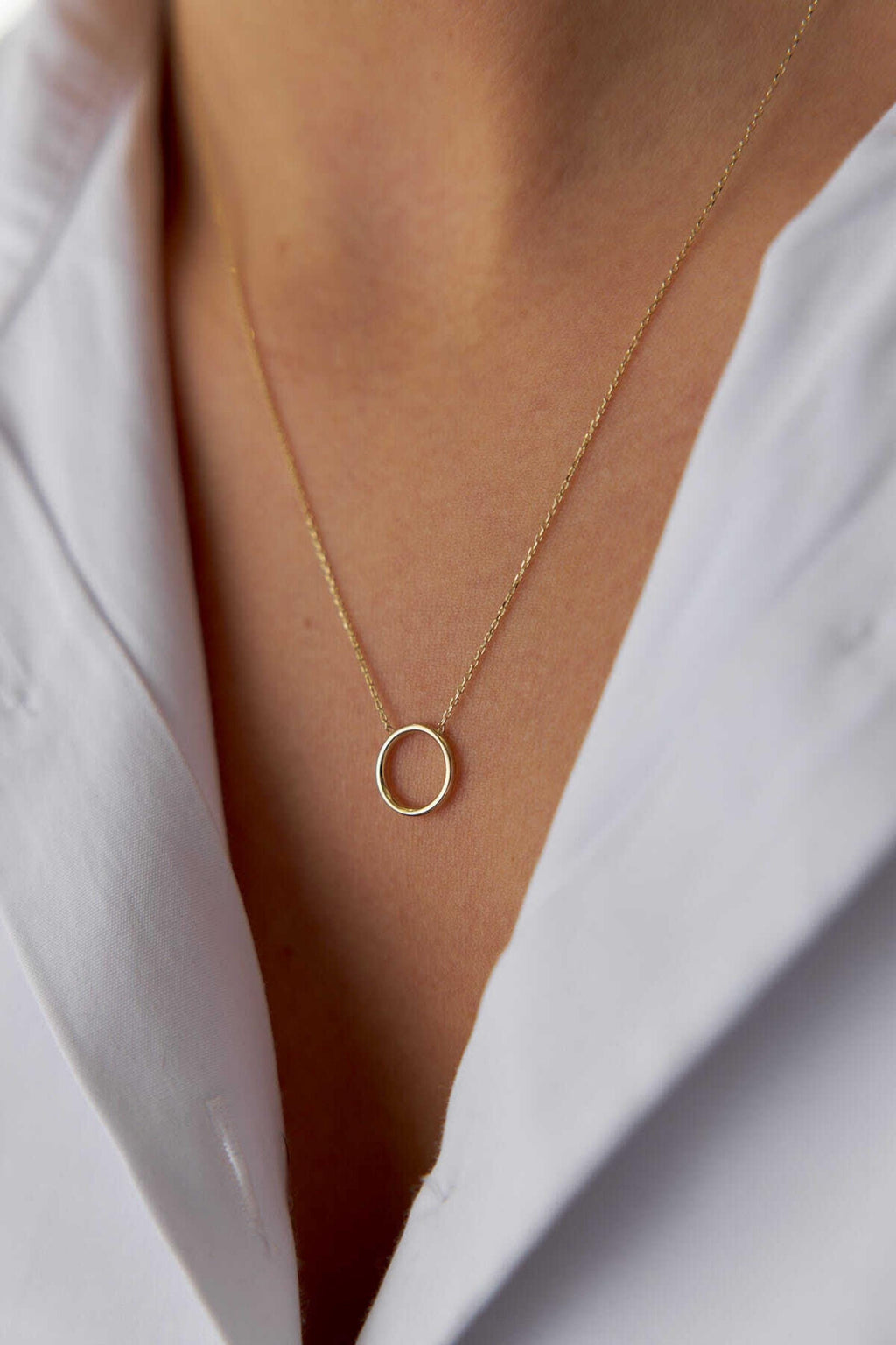14K Gold Single Circle Necklace, Simple Round Pendant, Minimalist Gold Jewelry, Sleek Everyday Necklace, Elegant Layering Gift for Women