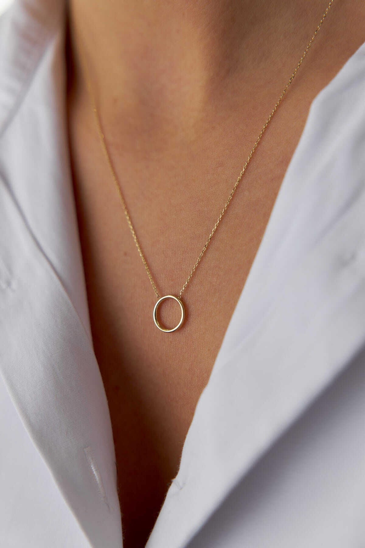 14K Gold Single Circle Necklace, Simple Round Pendant, Minimalist Gold Jewelry, Sleek Everyday Necklace, Elegant Layering Gift for Women
