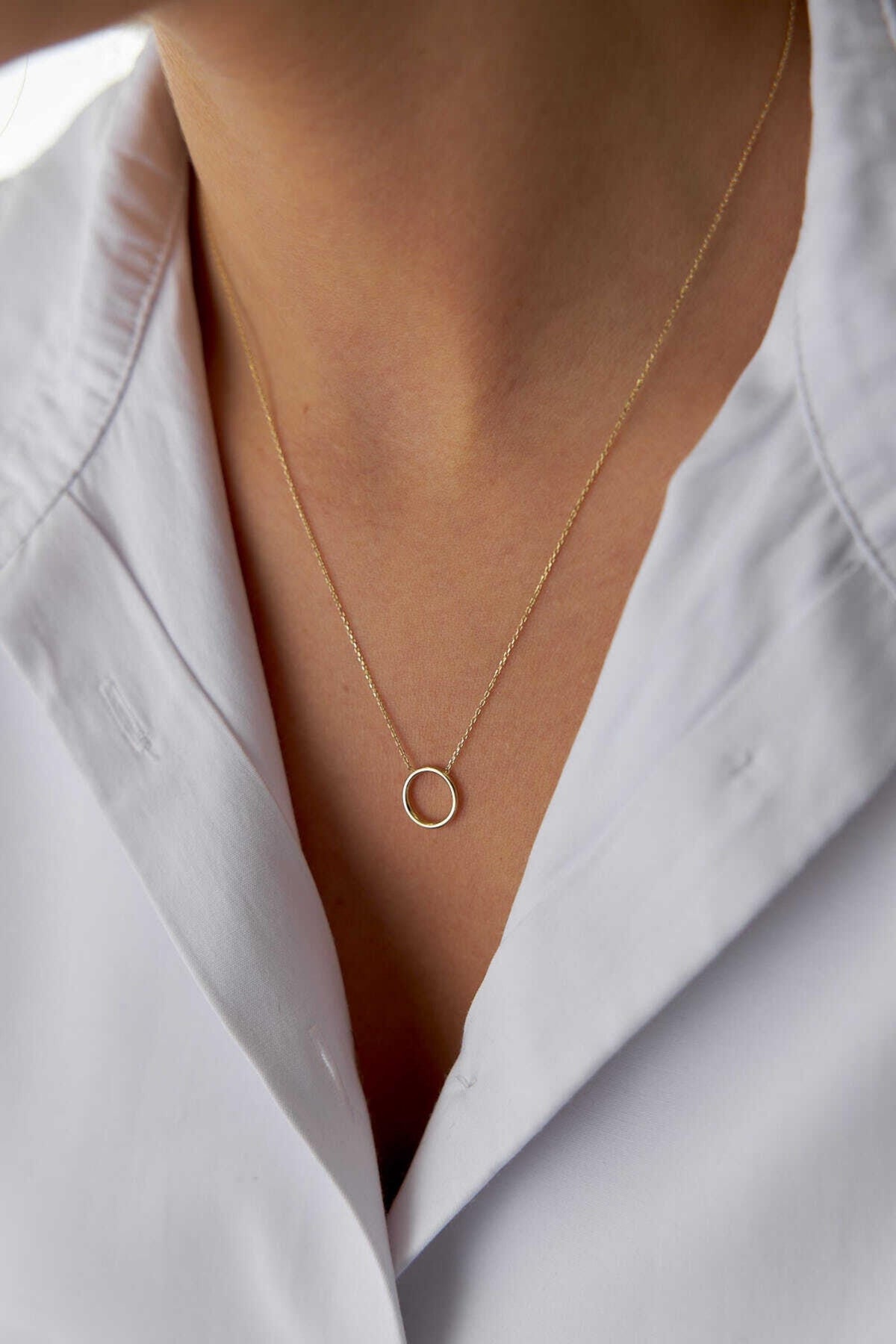 14K Gold Single Circle Necklace, Simple Round Pendant, Minimalist Gold Jewelry, Sleek Everyday Necklace, Elegant Layering Gift for Women