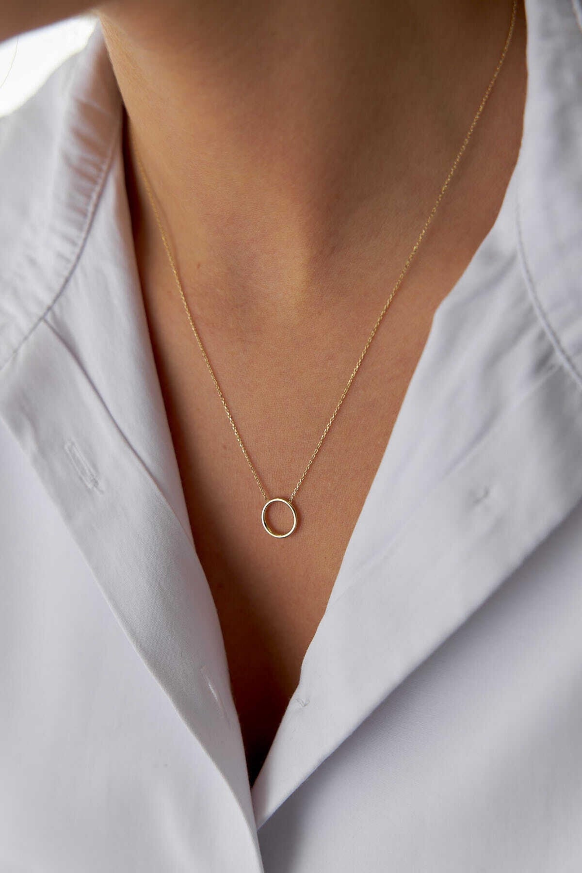 14K Gold Single Circle Necklace, Simple Round Pendant, Minimalist Gold Jewelry, Sleek Everyday Necklace, Elegant Layering Gift for Women