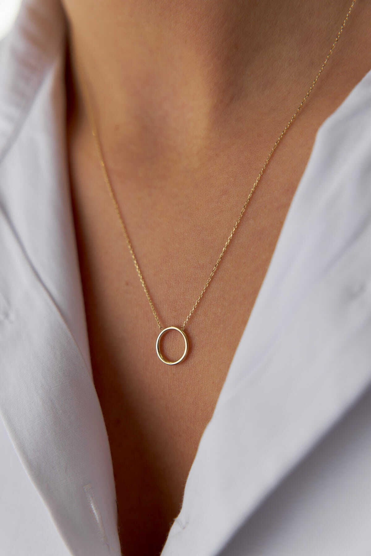 14K Gold Single Circle Necklace, Simple Round Pendant, Minimalist Gold Jewelry, Sleek Everyday Necklace, Elegant Layering Gift for Women