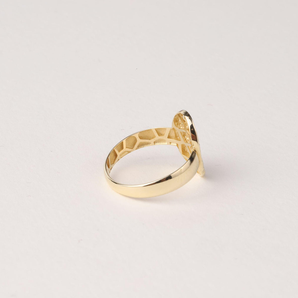 14K Gold Hammered Oval Ring, Textured Signet Style Ring, Dainty Statement Jewelry, Minimalist Everyday Ring, Elegant Gift for Women