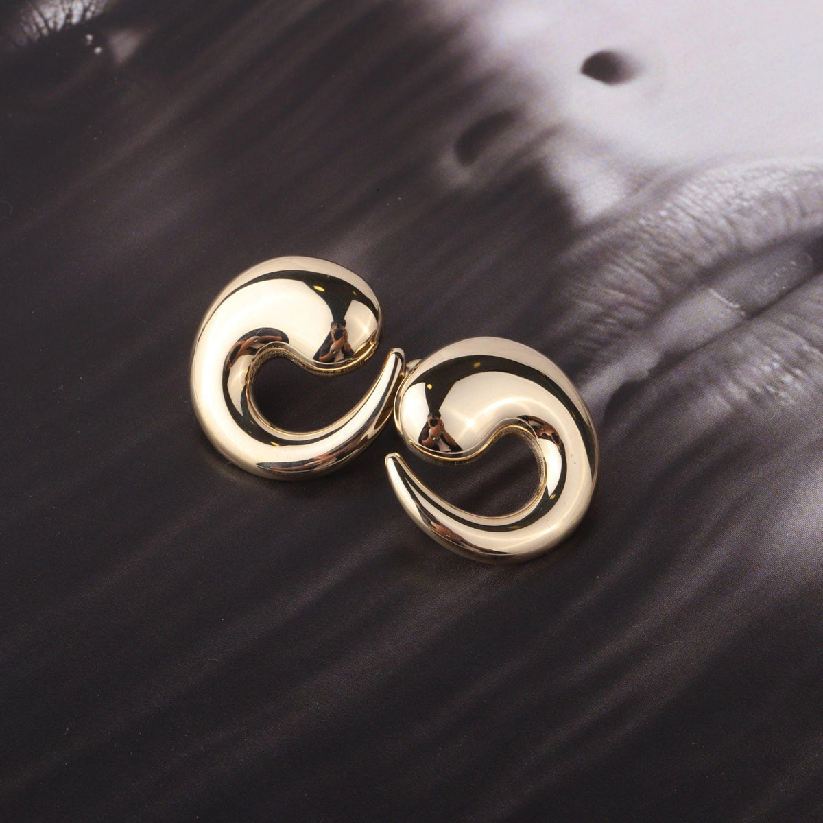 14K Gold Swirl Stud Earrings, Crescent Wave Studs, Sculptural Statement Earrings, Modern Everyday Jewelry, Elegant Gift for Women