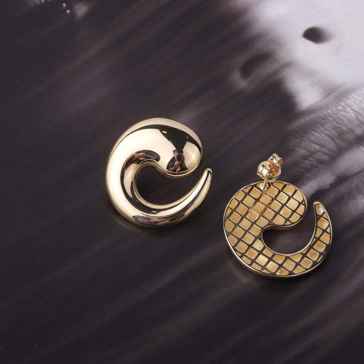 14K Gold Swirl Stud Earrings, Crescent Wave Studs, Sculptural Statement Earrings, Modern Everyday Jewelry, Elegant Gift for Women