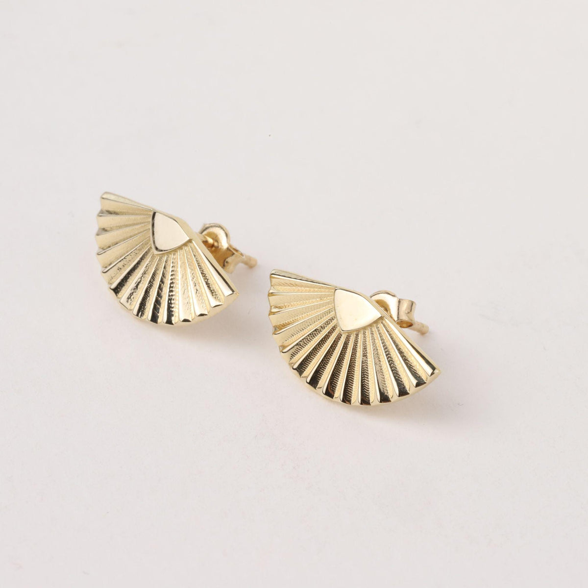 14K Gold Fan Stud Earrings, Fluted Shell Studs, Art Deco Statement Earrings, Minimalist Everyday Jewelry, Elegant Gift for Women