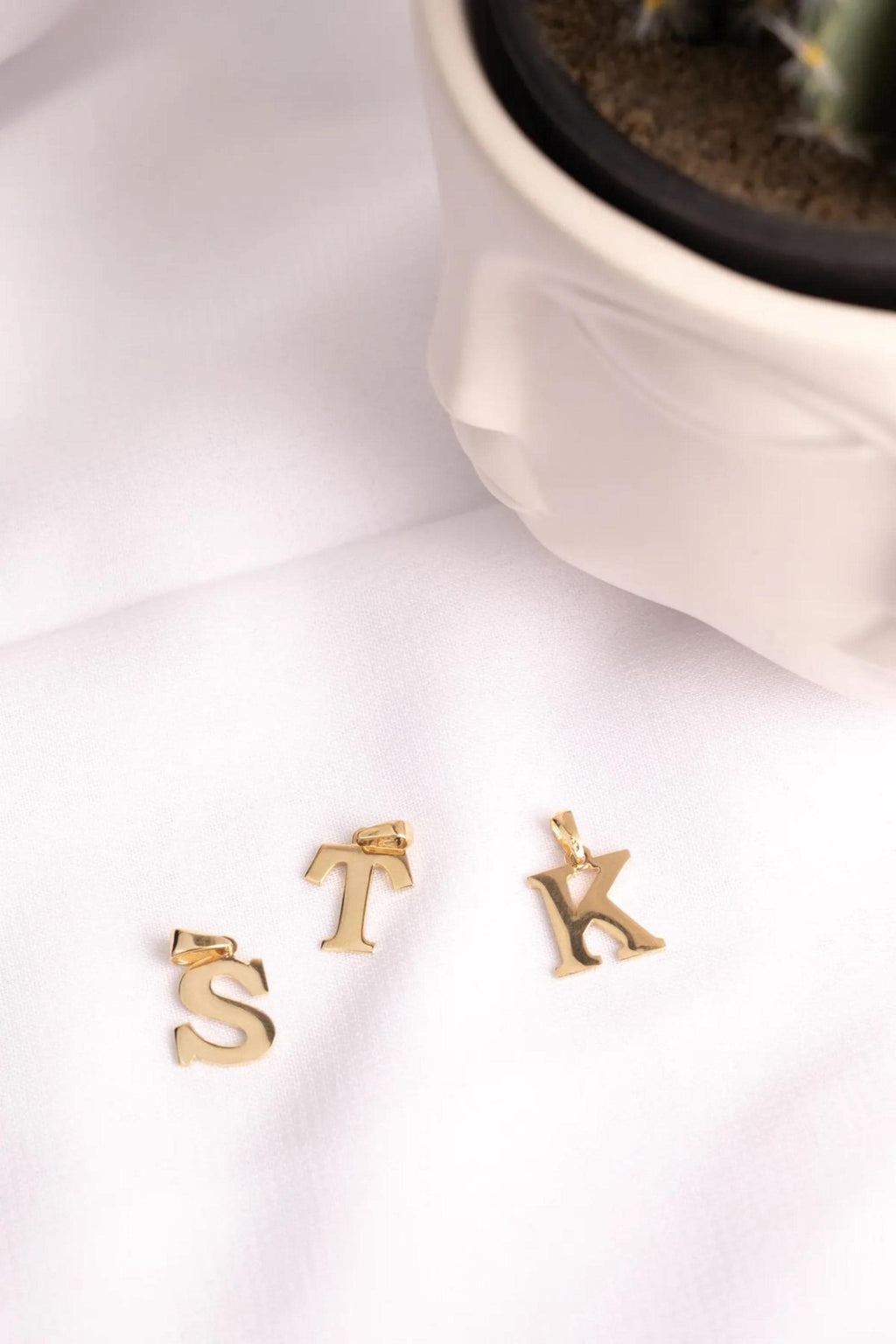 14K Gold Initial Necklace, Plain Letter Pendant, Delicate Gold Initial Jewelry, Minimalist Everyday Necklace, Wife & Mom Gift