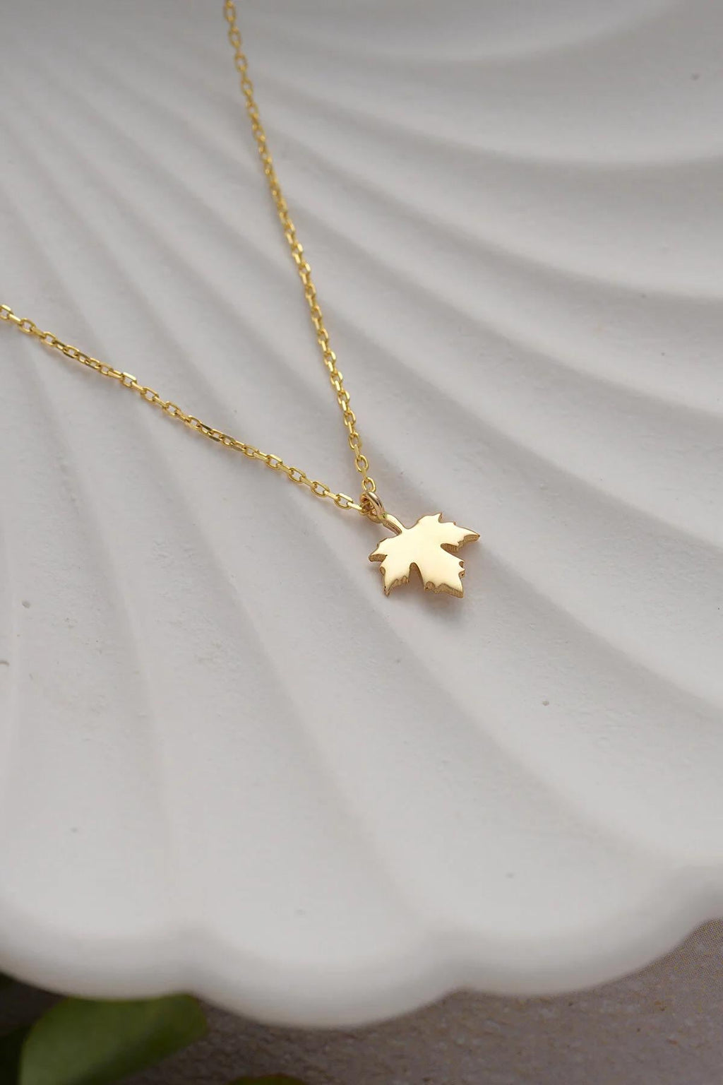 14K Gold Maple Leaf Necklace, Dainty Leaf Pendant, Autumn Nature Jewelry, Minimalist Gold Chain, Fall Everyday Gift for Women